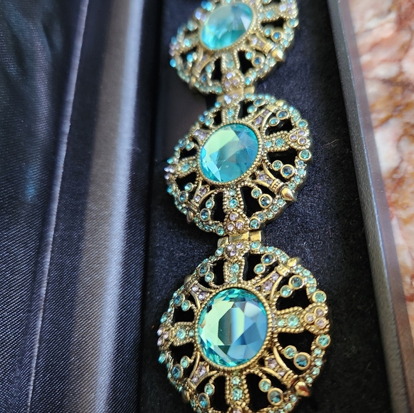 Heidi Daus "How Suite It Is" Crystal Line Bracelet" - Picture 2 of 4